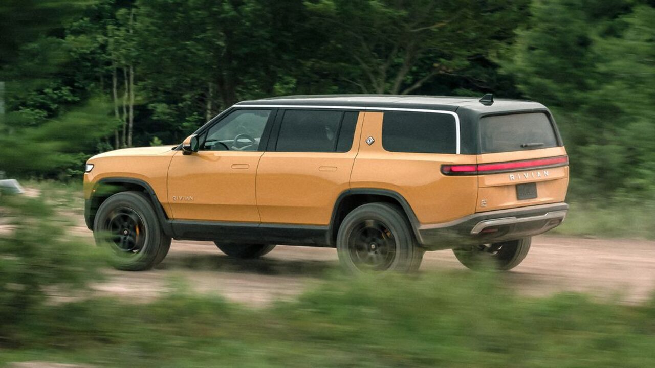 Rivian, richiamati 12.700 veicoli elettrici R1T e R1S in USA per difetti nei sensori, ma la start up rassicura: è un eccesso di zelo  