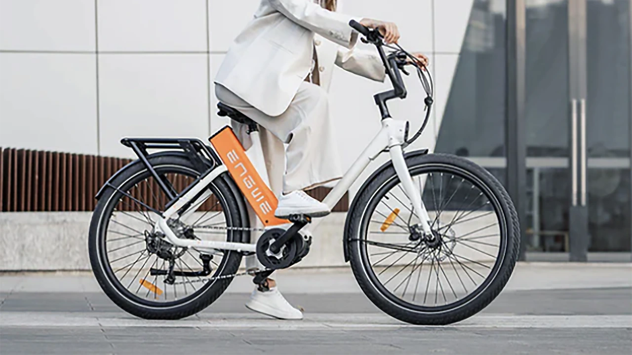 Ancora doppio sconto sulla Engwe pi&ugrave; venduta (-800 �) e torna l'e-bike pieghevole piccola come un monopattino