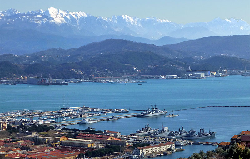 A La Spezia è arrivata Elettra, la prima barca elettrica raccogli rifiuti  