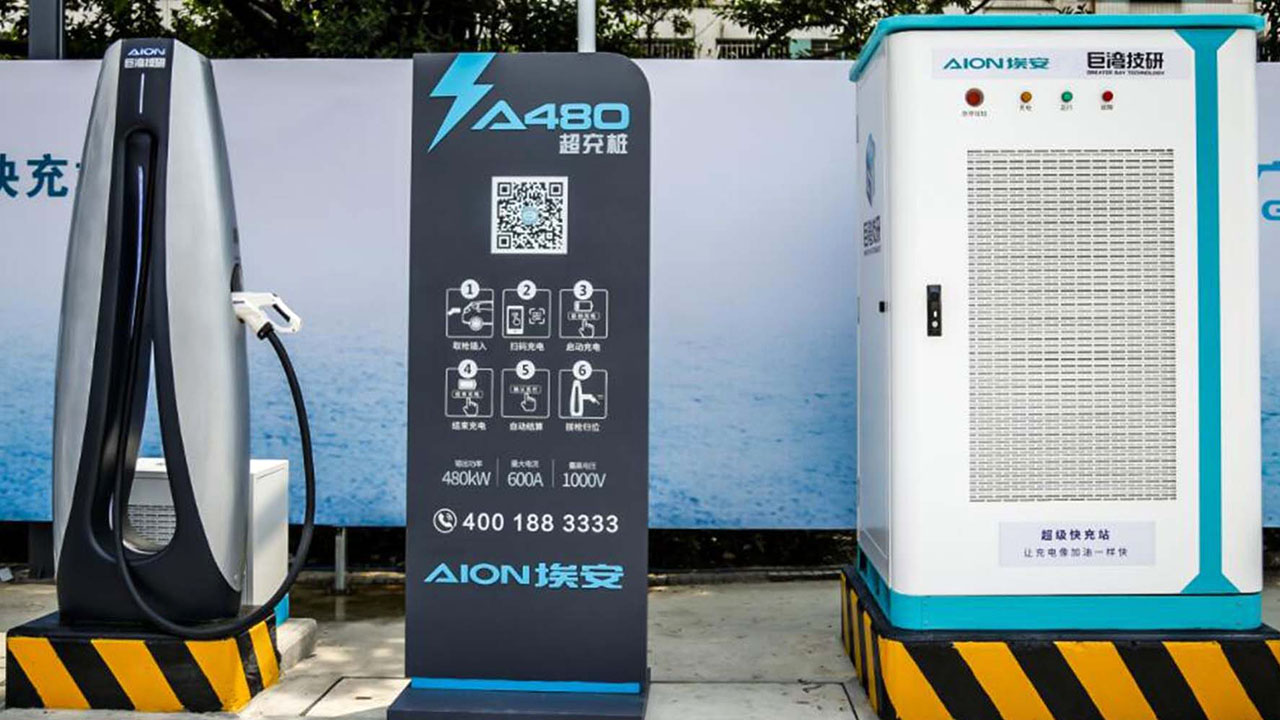 GAC Aion svela la super colonnina: 480 kW e solo 5 minuti di ricarica