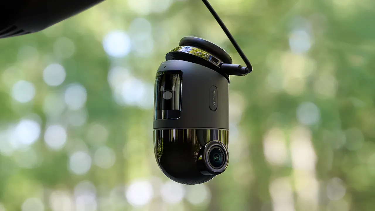 Con la dashcam 70mai 4K Omni sicurezza e super visione notturna a 360&deg;
