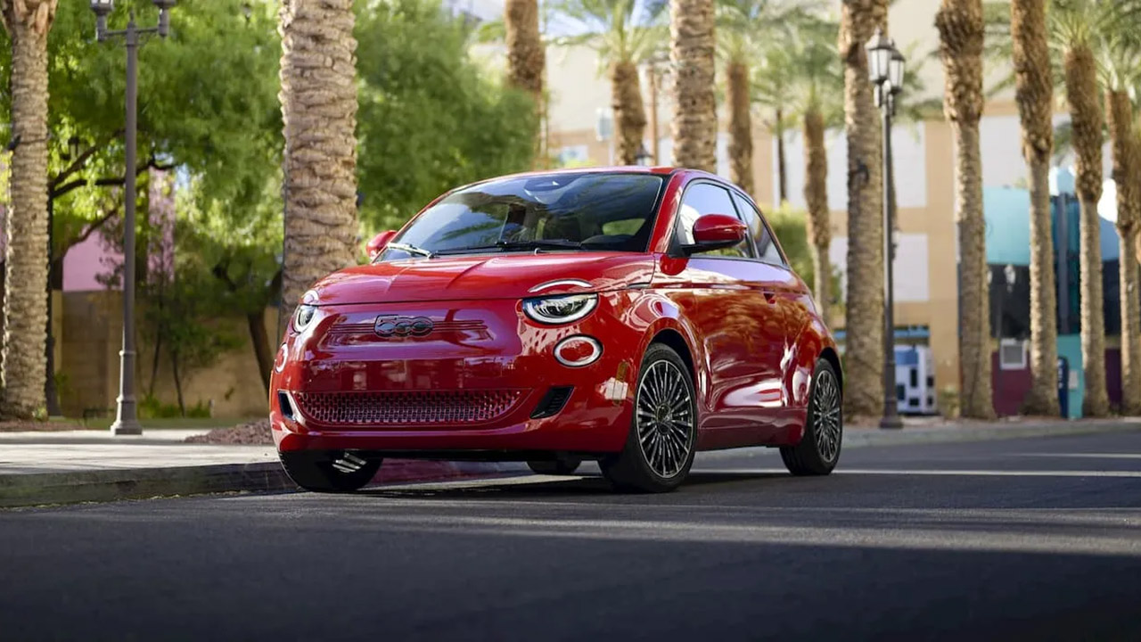 Gli americani sono pazzi per la Fiat 500 elettrica: sold out mentre inizia la produzione