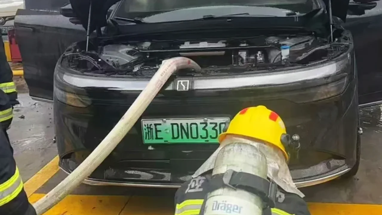 Zeekr 7X a fuoco: batteria pi� sicura della media, e arriva la spiegazione ufficiale