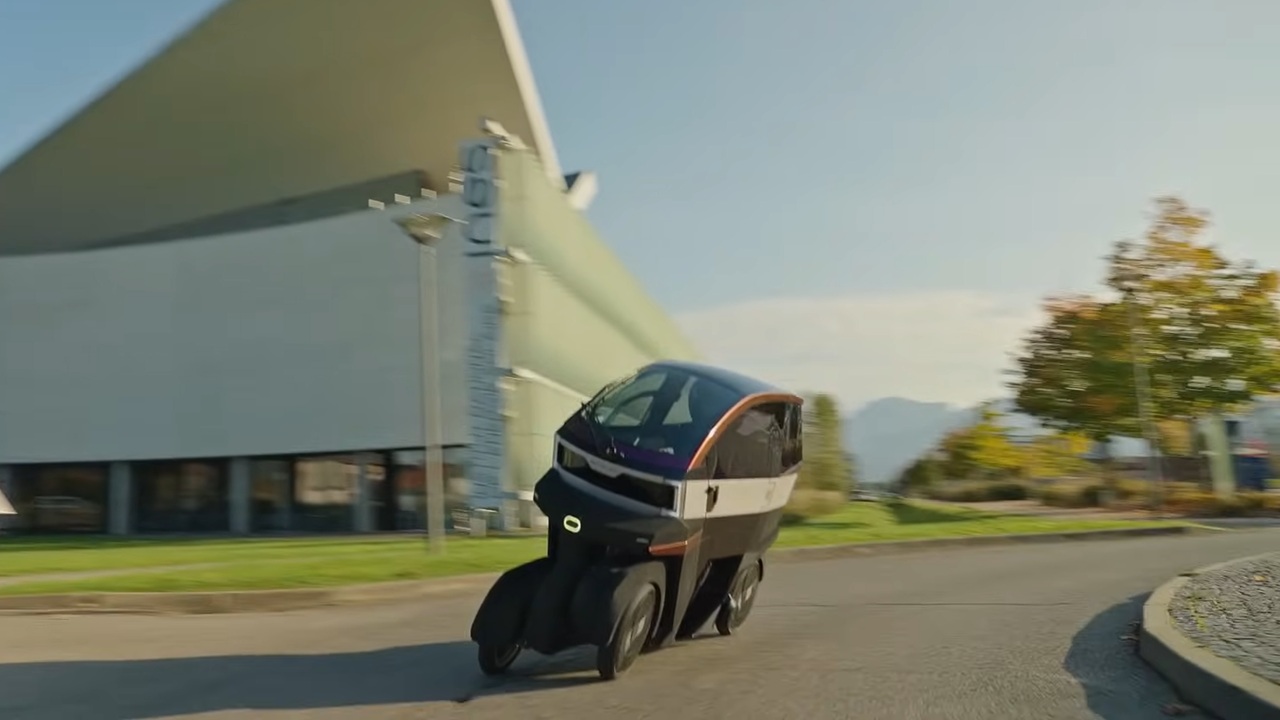 La microcar che si guida come uno scooter: AEMotion rivoluziona la mobilità urbana