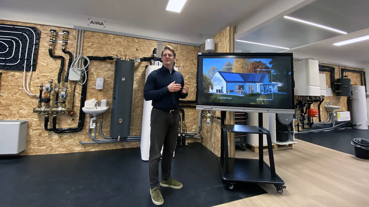 Aira punta a risparmio e massima semplicit&agrave;: pompa di calore, fotovoltaico e batteria ora sono per tutti