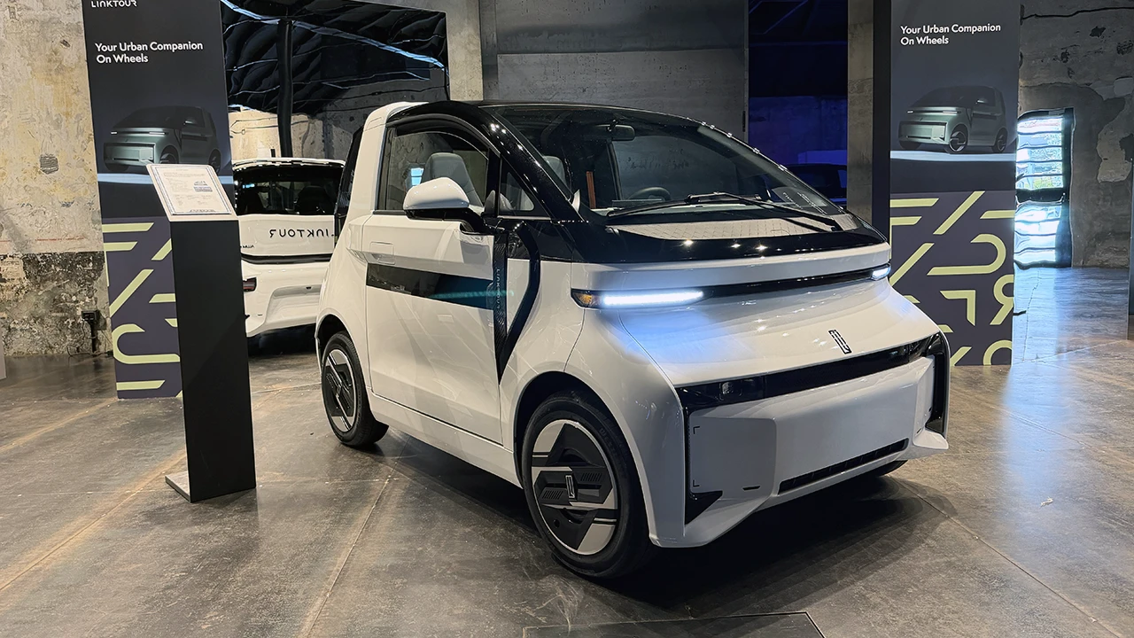 Linktour Alumi, test drive: la microcar in alluminio riciclato che vuole accendere la mobilit&agrave; urbana