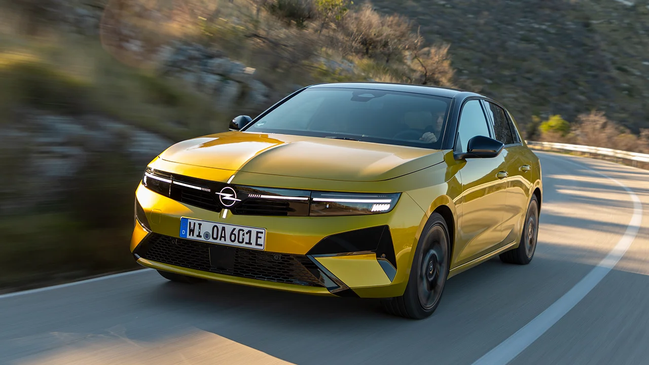 Nuova Opel Astra: maturit&agrave; elettrica e precisione tedesca tra le curve della Croazia