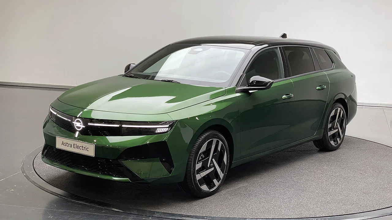 Nuova Opel Astra Electric, primo contatto: design da concept, specifiche migliorate