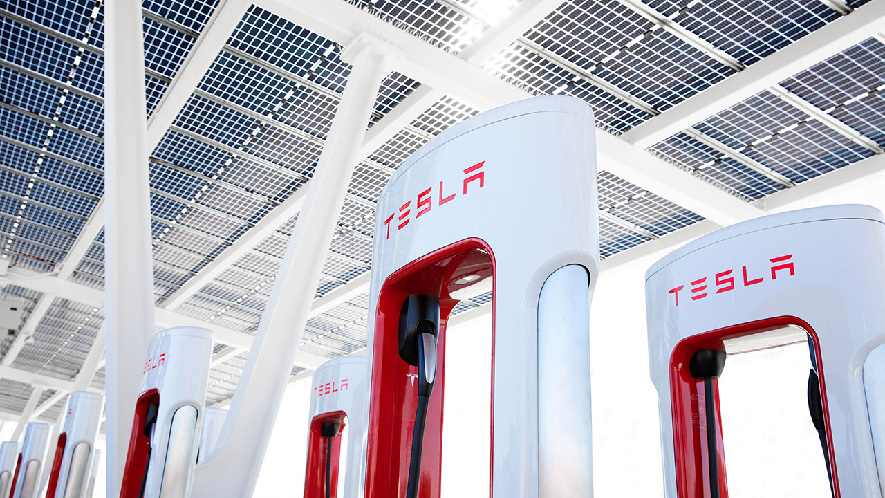 Tesla vuole prevedere quante postazioni Supercharger troverai libere al tuo arrivo