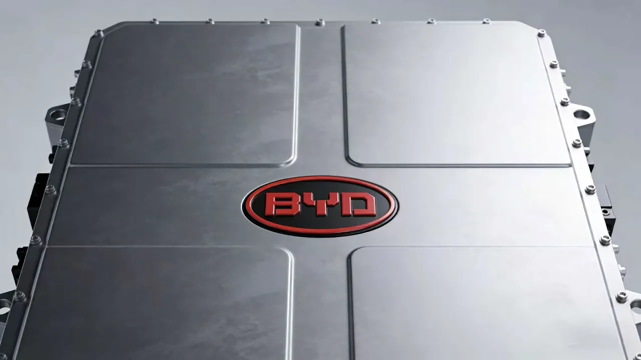 BYD punta a nuove tecnologie: batterie a stato solido e ioni di sodio. Ci sono progressi