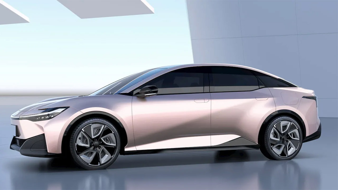 Toyota espone il piano per un futuro elettrico: il segreto è nell'assemblaggio