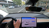 Tesla, guida autonoma Beta v10: non è "sbalorditiva" se cerca di schiantarsi contro una colonna