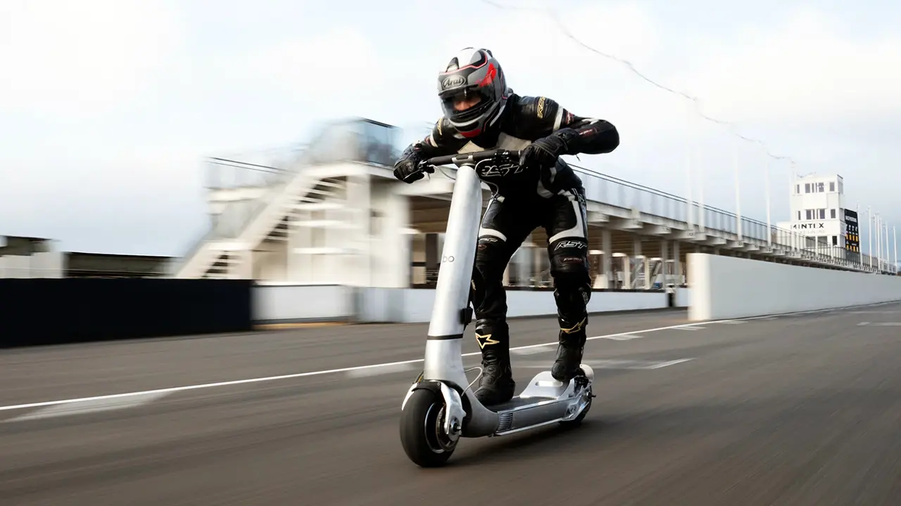 Il monopattino che punta a battere il record di velocità: Bo M Turbo arriva a 160 km/h