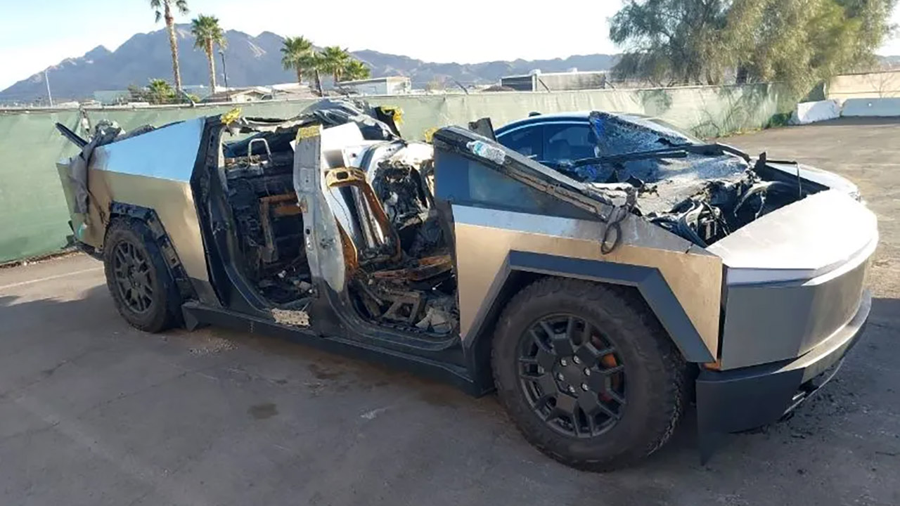 Il Cybertruck esploso a Las Vegas spunta in un'asta. Tesla non l'ha ricomprato?