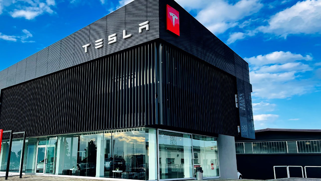 Tesla si espande ancora in Italia: arriva il nuovo store e service di Brescia