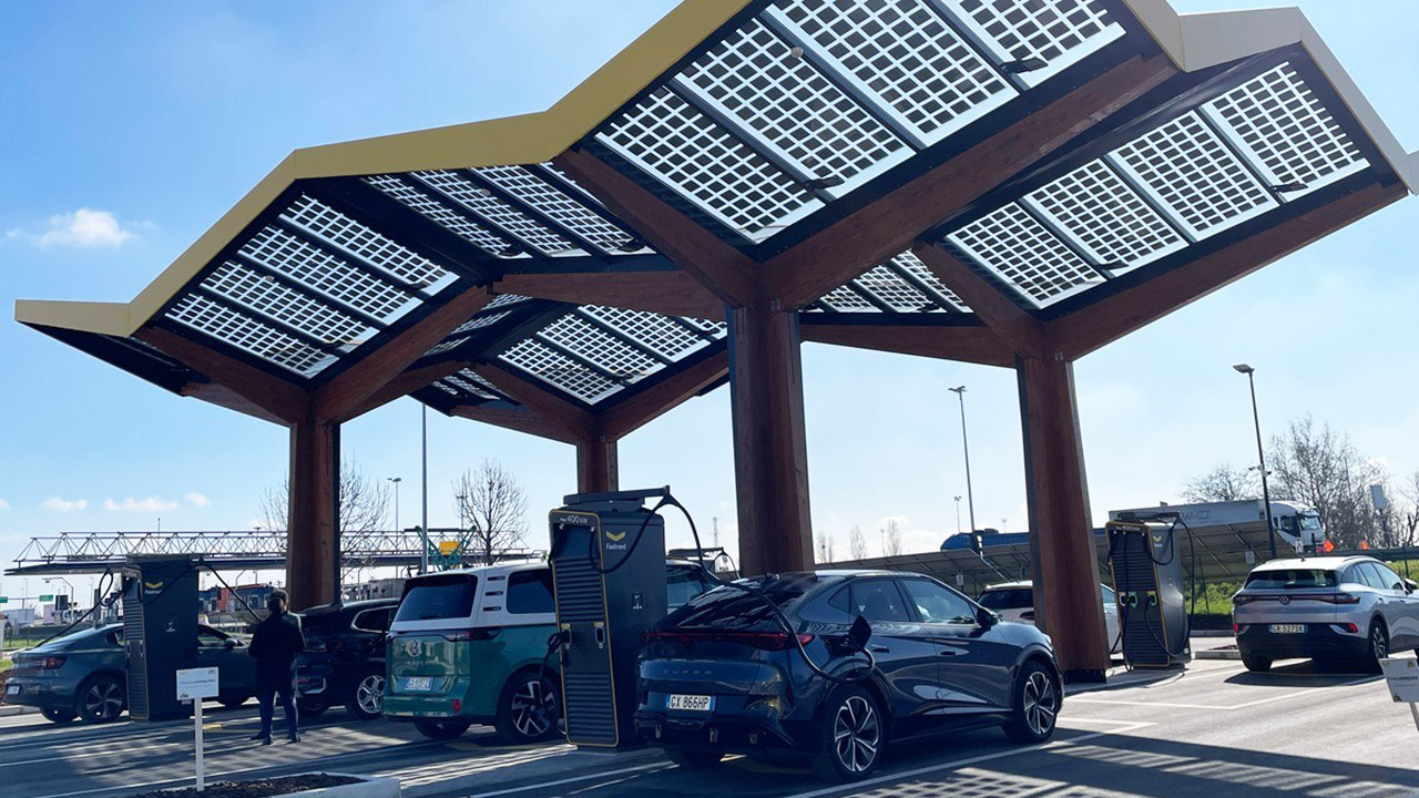 Fastned arriva anche in Italia: inaugurata la prima stazione sulla A4 a Brescia Est