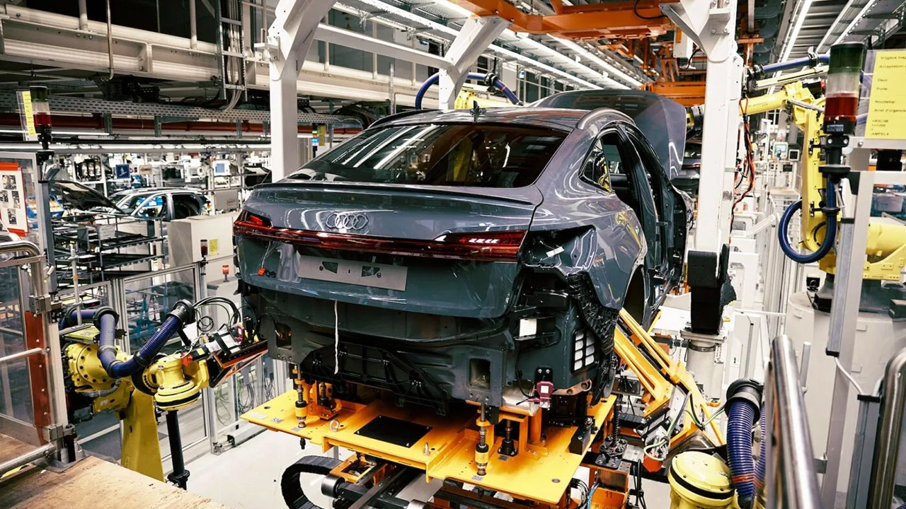 Oggi Audi chiude la produzione a Bruxelles dopo 76 anni. Persi 3.000 posti di lavoro