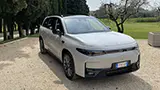 Se non basta la batteria, c'è la benzina (ma non come pensi). Prova Leapmotor C10 REEV