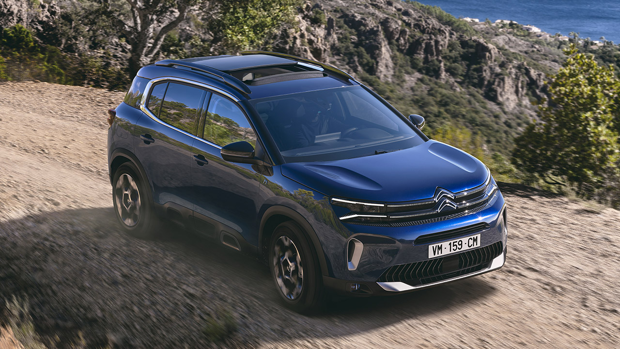 Alla guida di nuova Citroën C5 Aircross plug-in hybrid: come sfruttare una PHEV verso una location a sorpresa