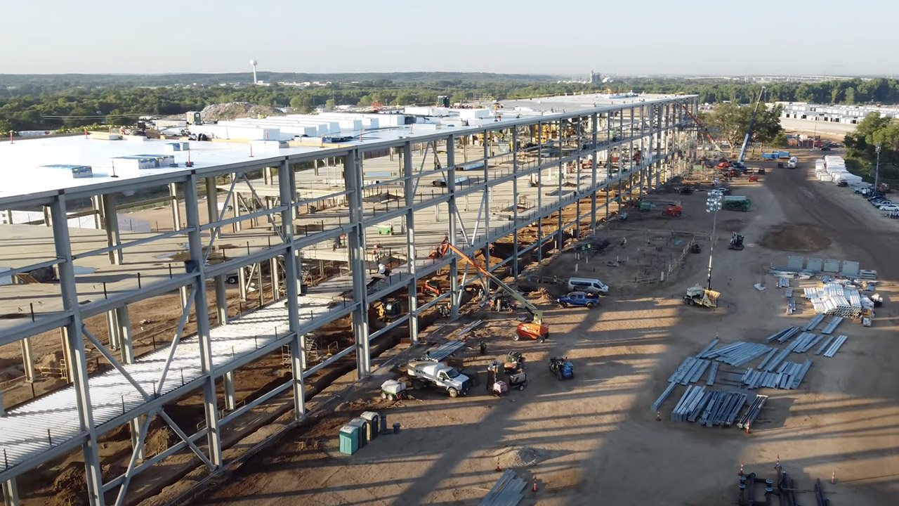 La nuova fabbrica Tesla di cui nessuno parla, a che punto sono i lavori?