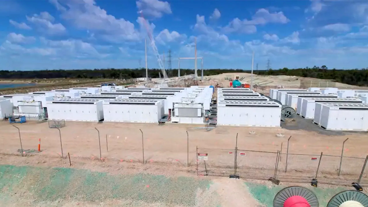 Nuova centrale di accumulo Tesla in Australia, ecco il video timelapse della costruzione