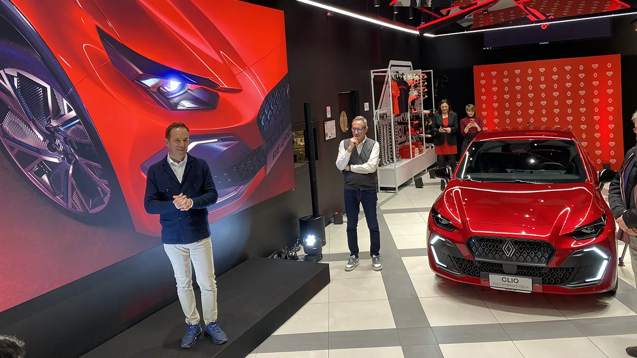 RNLT Milano si veste di rosso per Cliorama: movida milanese per il lancio di nuova Renault Clio
