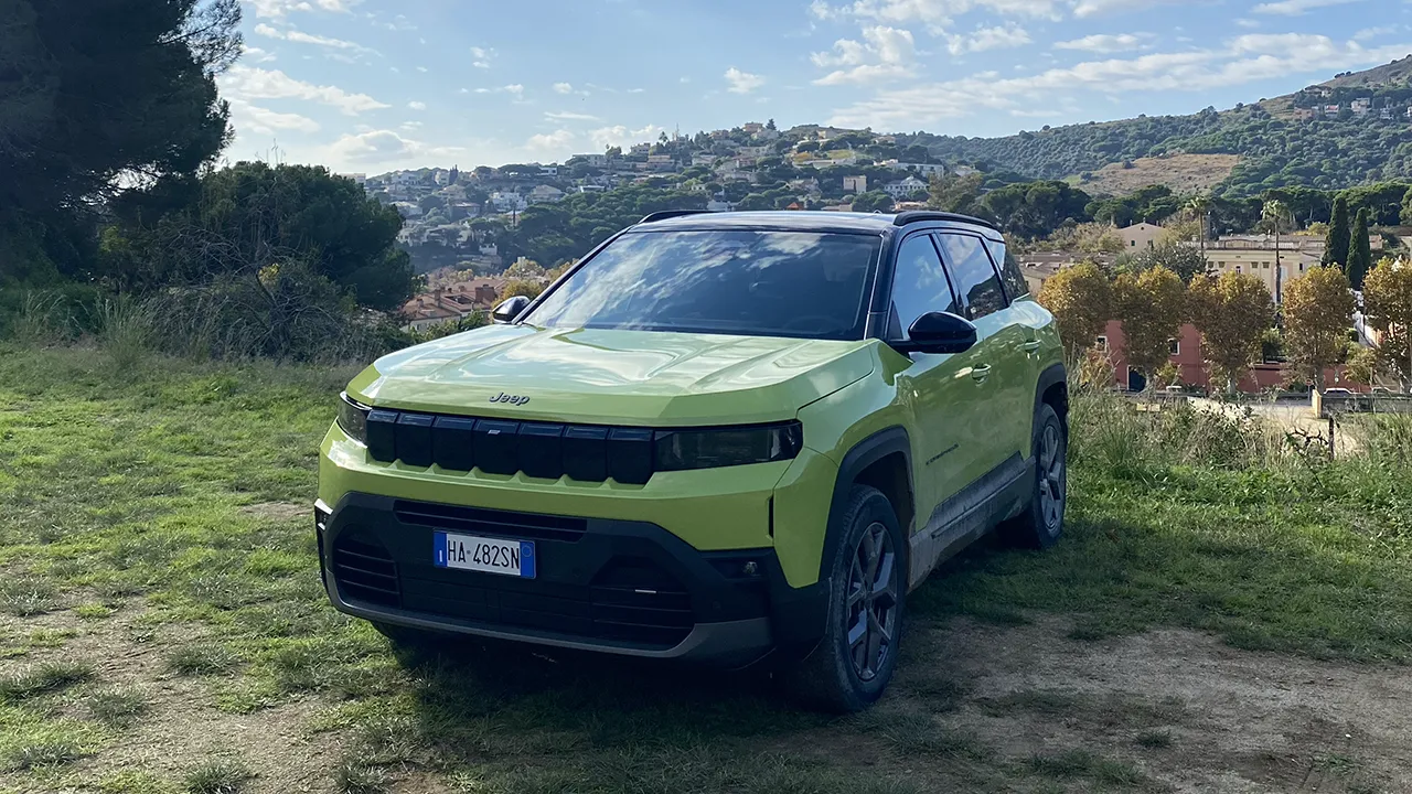 Primo contatto con nuova Jeep Compass elettrica: bella e comoda anche in off-road