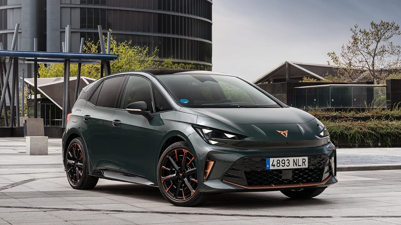 Nuova CUPRA Born esclusivamente elettrica: fino a 326 CV, 631 km di autonomia e design shark nose