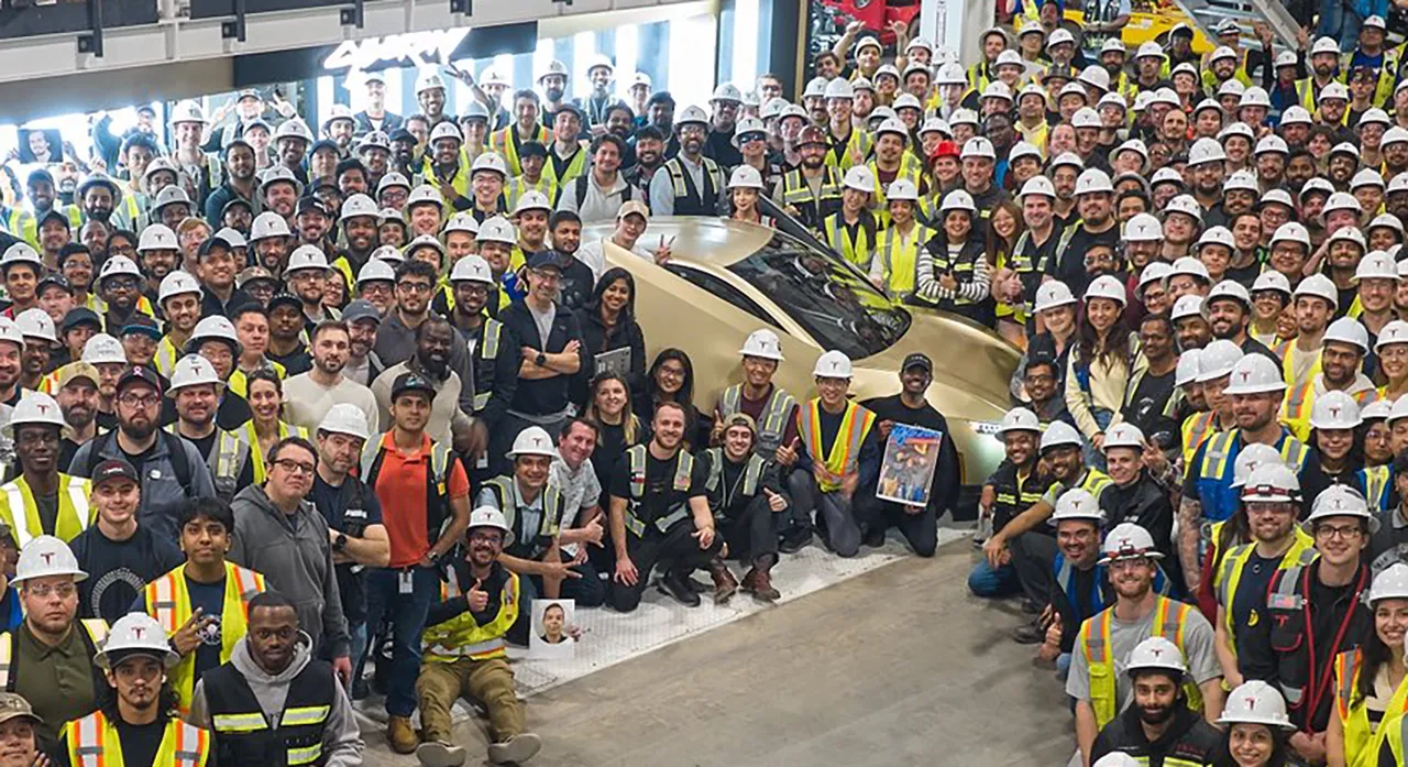 Tesla festeggia il primo Cybercab prodotto in Texas, ma i problemi da risolvere sono ancora tanti