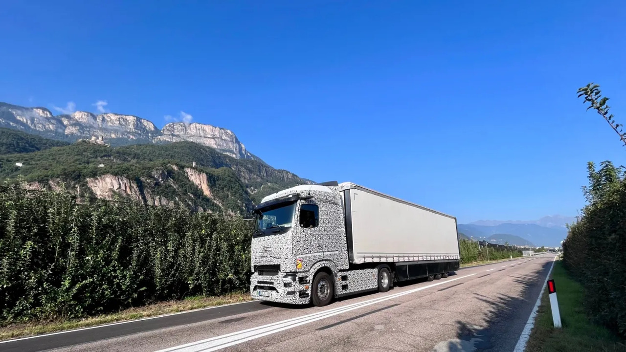 Camion elettrici, l'eActros 600 di Mercedes-Benz ha percorso 1000 km con una sola carica 