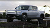 Ecco la prima recensione completa del Rivian R1T: autonomia, design e numeri del pick-up tanto atteso