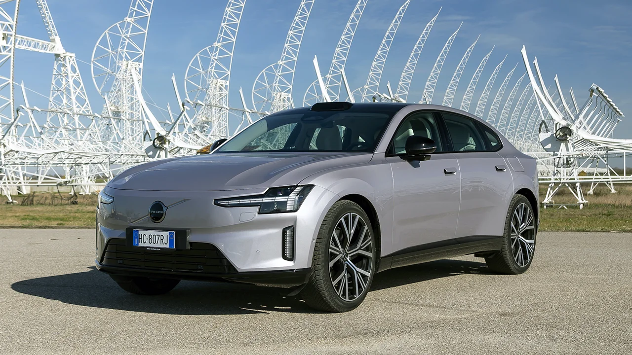 Primo contatto con Volvo ES90: ammiraglia vera con super ricarica e tanta qualit&agrave;