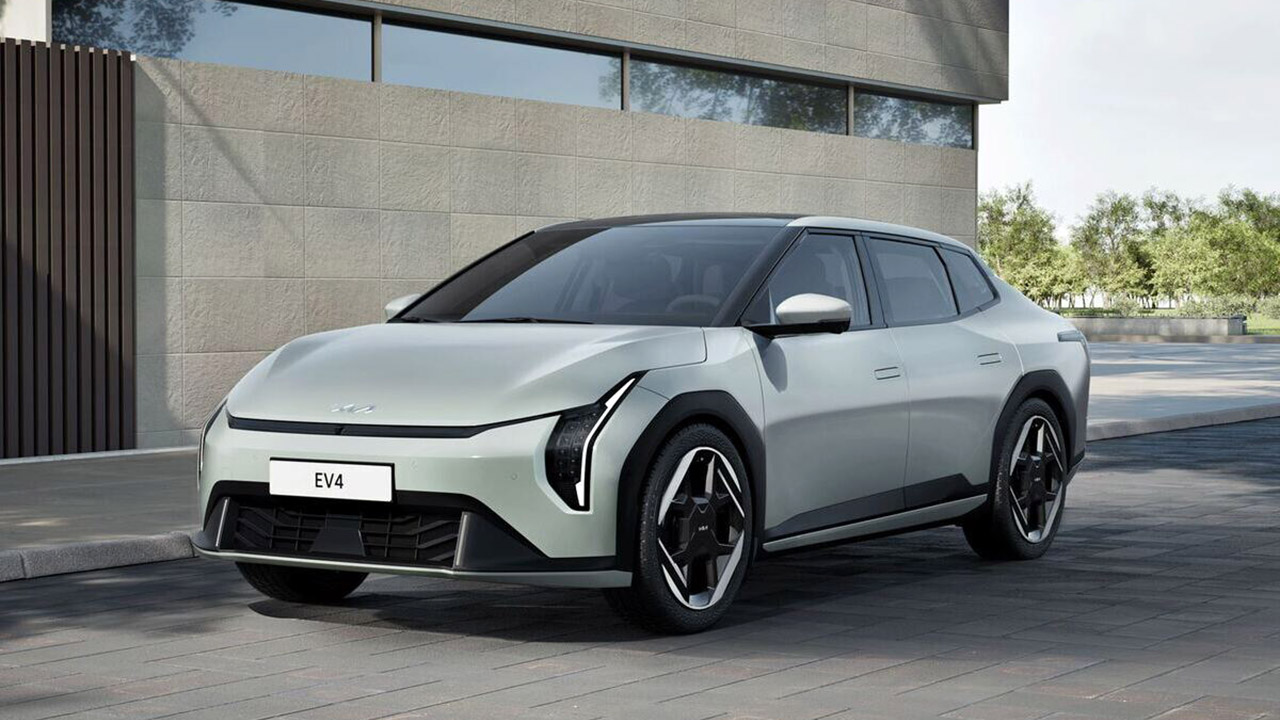 Kia svela il design della EV4: posteriore slanciato in rottura con la gamma