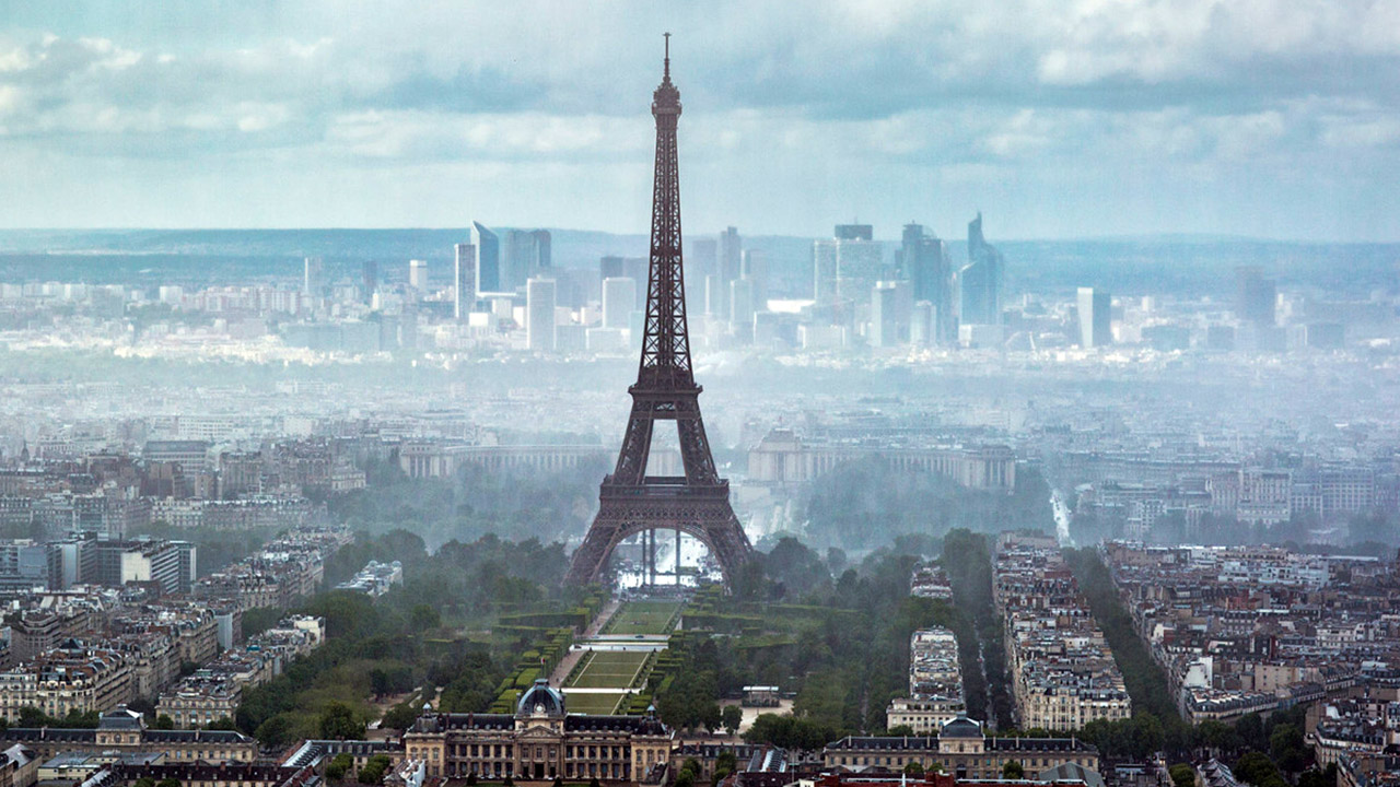 Pubblicità auto in Francia: le case obbligate a sconsigliarle, come si fa con le sigarette