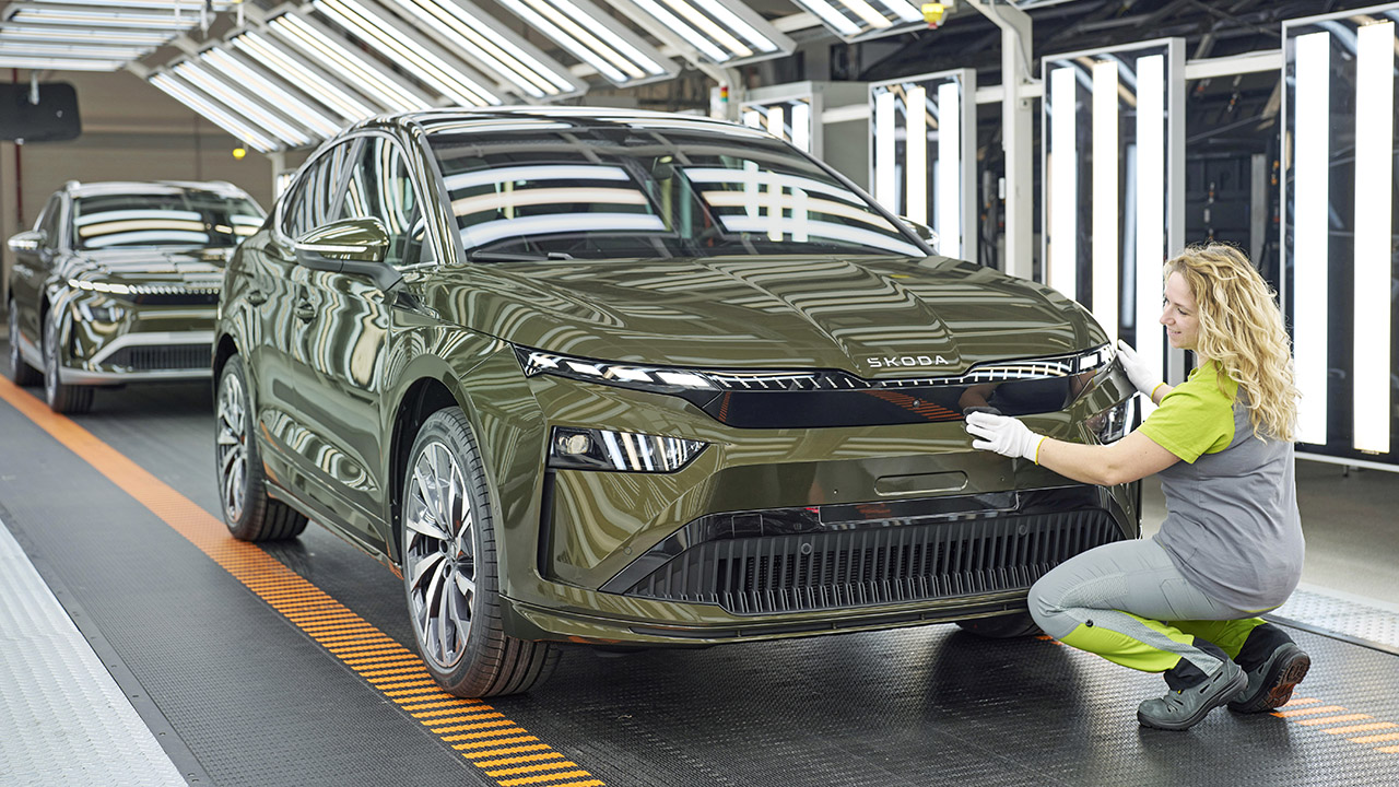 Skoda inizia la produzione della nuova Enyaq, nuovo design ma stesso powertrain elettrico