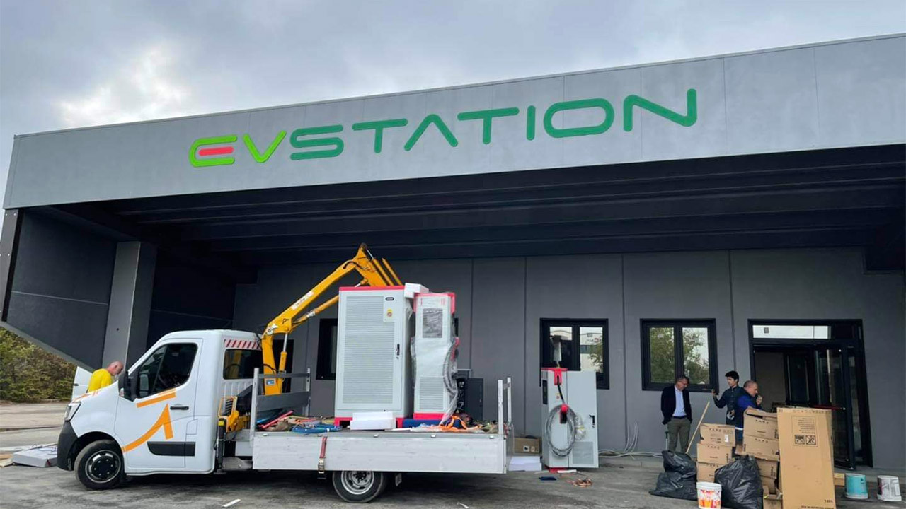 A Bologna sta nascendo la prima EV Station: ricarica hyperfast, ristorazione e business lounge