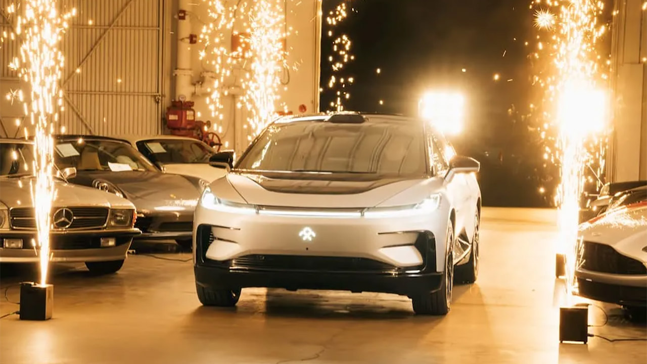 Faraday Future ha (davvero) consegnato la prima auto: 309.000 dollari per la AI TechLuxury EV