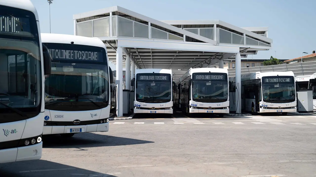 A Firenze arrivano 25 bus elettrici di BYD. Pronta anche la stazione di ricarica da 1,72 megawatt