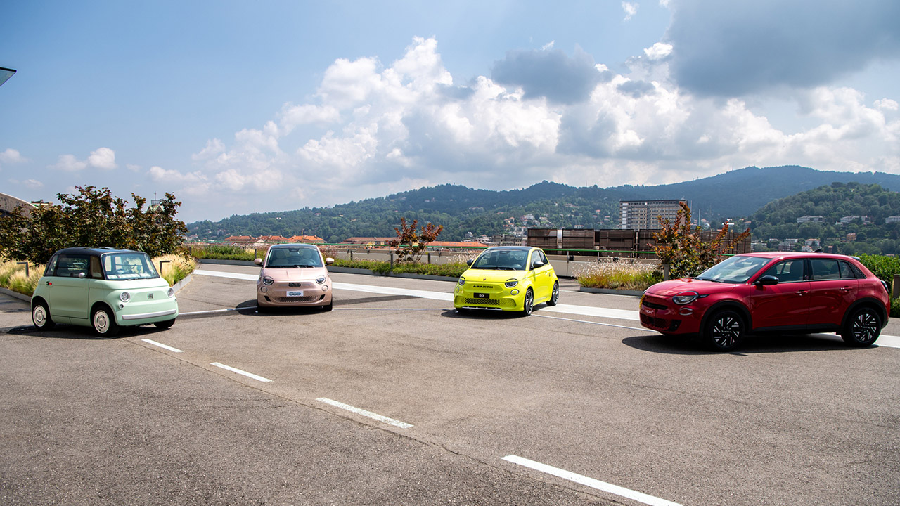 Nuova Topolino e 600e insieme alla "sorella" 500e. Ecco la gamma elettrica Fiat | Video