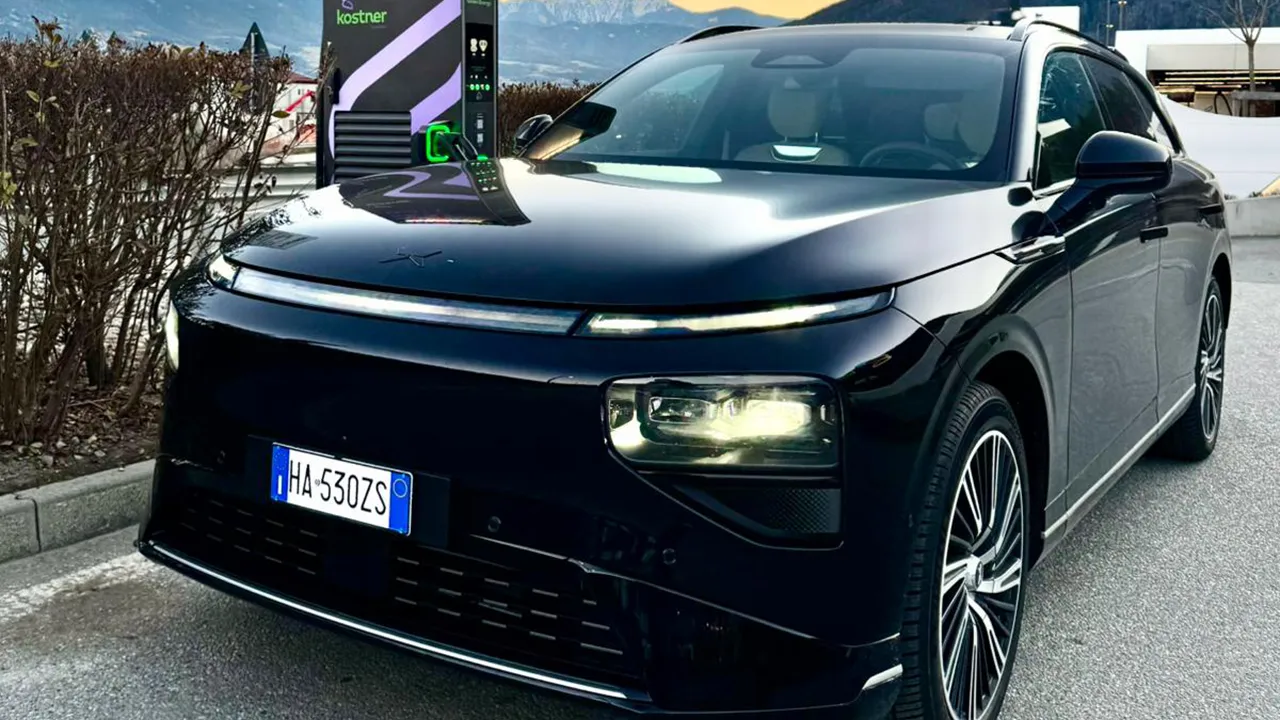 XPeng G9 MY26 segna il record europeo per la potenza di ricarica: 453 kW con una curva stabile