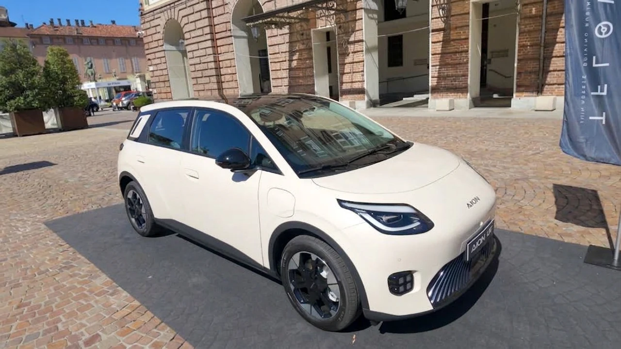 GAC Aion UT in anteprima, la piccola elettrica cinese che vince a Torino con il design di Milano | Video