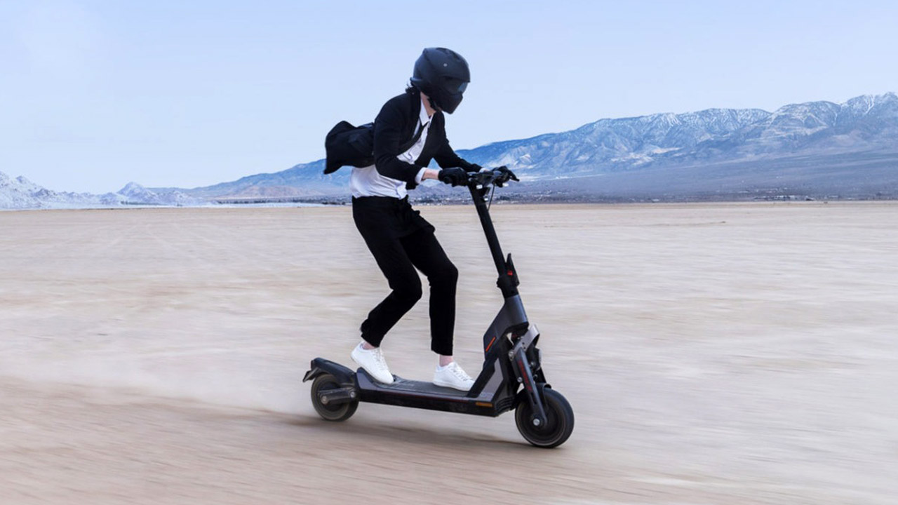 Segway svela il super monopattino: 70 km/h di velocità, trazione integrale e display trasparente