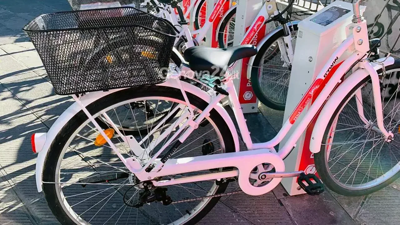 Sharing a Genova: via i monopattini, limiti di velocit&agrave; per e-bike e regole per i parcheggi