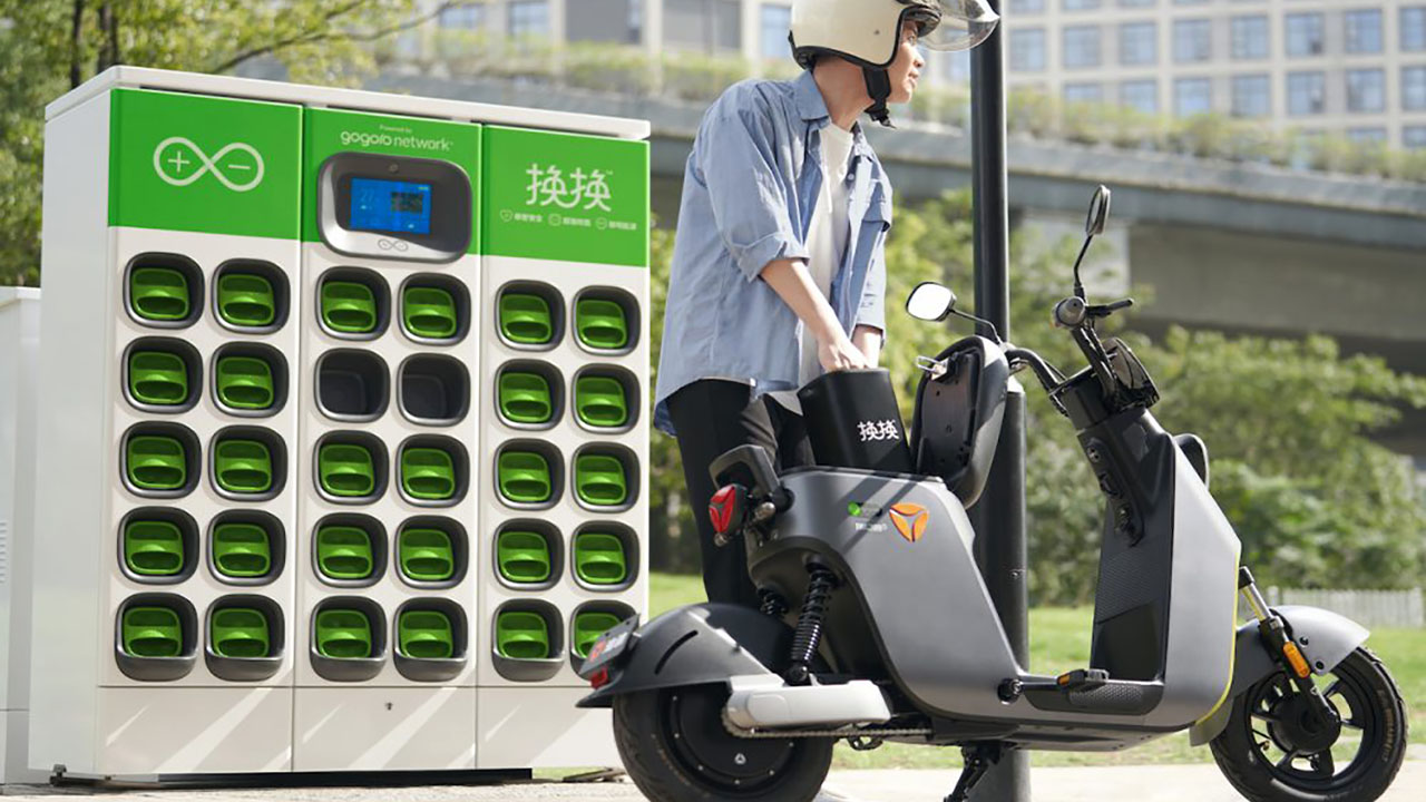 Colpaccio di Gogoro: si allea per portare in Cina il suo scambio batterie. Pronti tre scooter elettrici