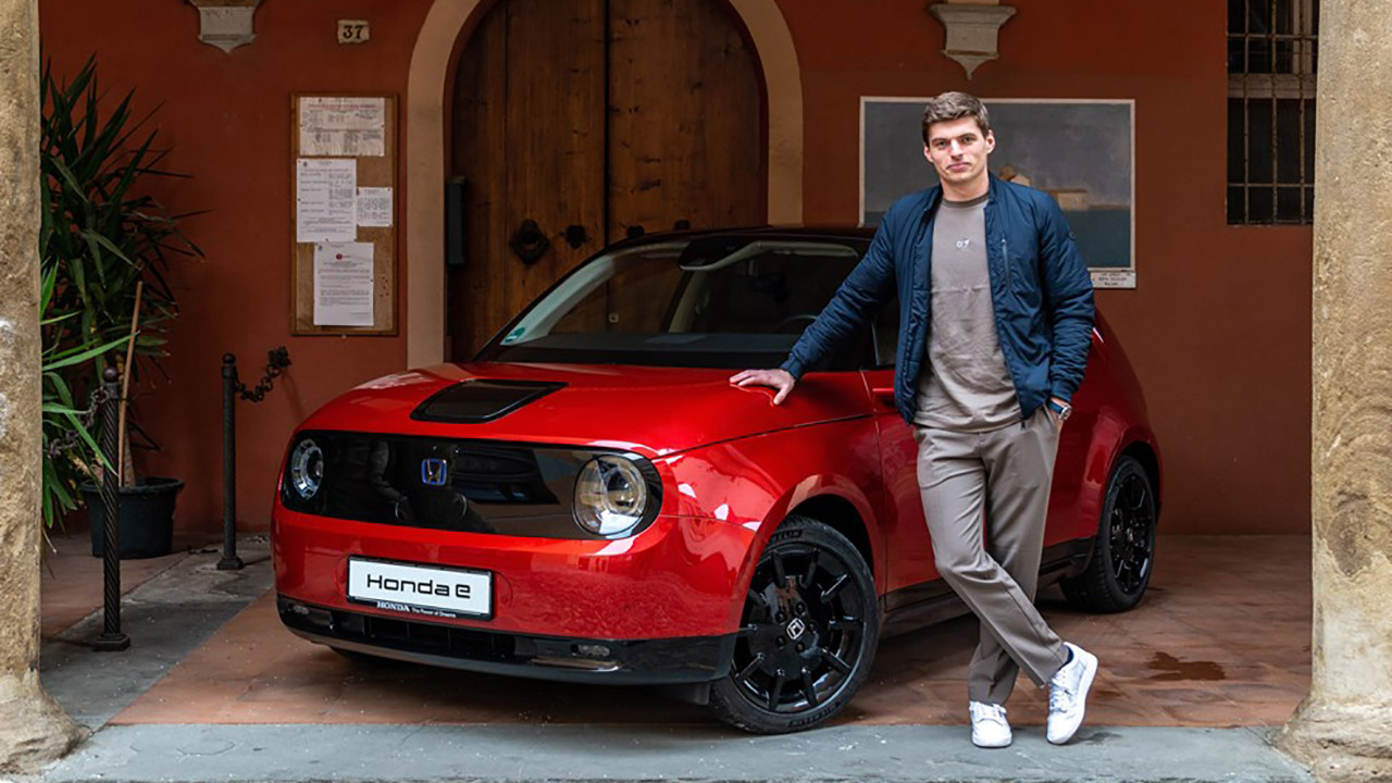 Honda e, arriva la versione limitatissima, presentata in Italia da Max Verstappen