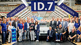 Volkswagen inizia la produzione della ID.7 a Emden (con qualche settimana di ritardo)