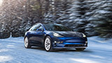 Maniglia ghiacciata su Tesla Model 3? Ora l'app pu&ograve; aprire la portiera da remoto