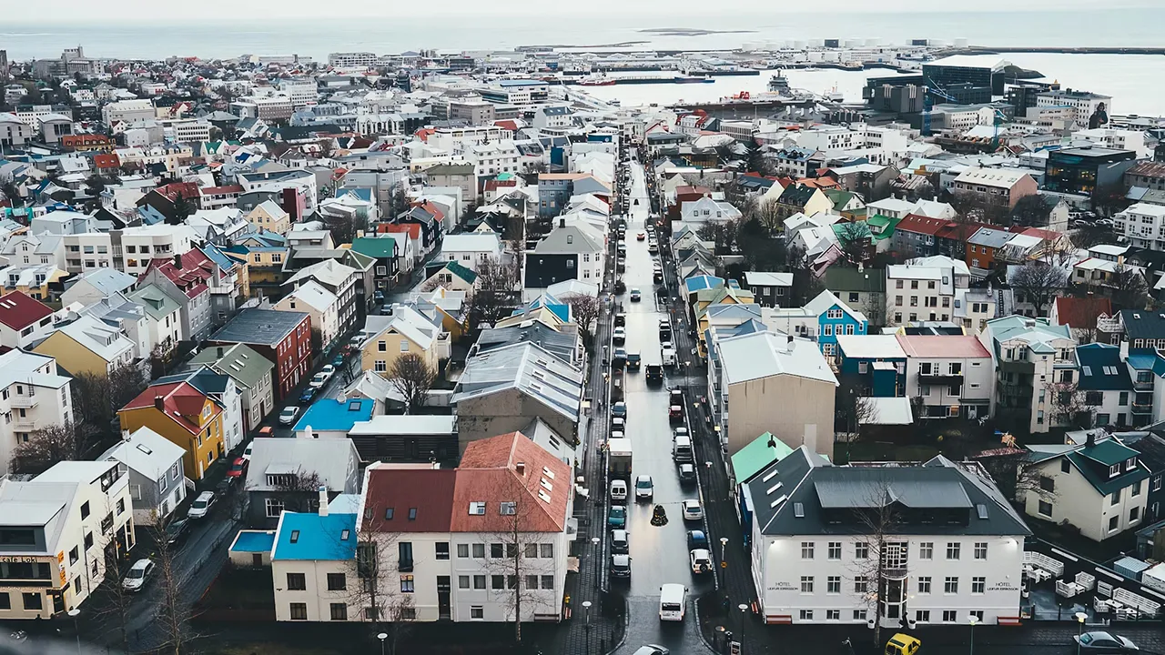 Tassa chilometrica non solo per elettriche: in Islanda ora la pagheranno tutti