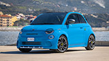 La Abarth 500e avr&agrave; anche un impianto audio premium, grazie a 7 altoparlanti e 320 watt JBL