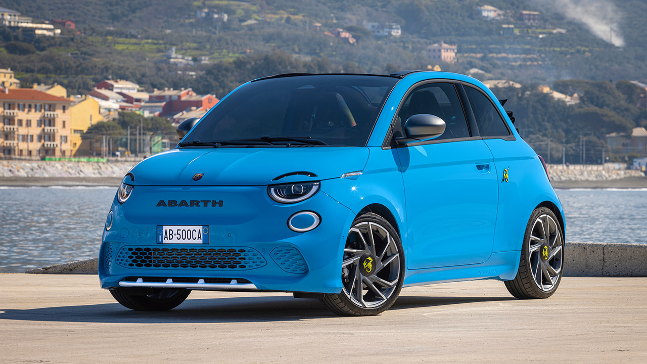 La Abarth 500e avrà anche un impianto audio premium, grazie a 7 altoparlanti e 320 watt JBL